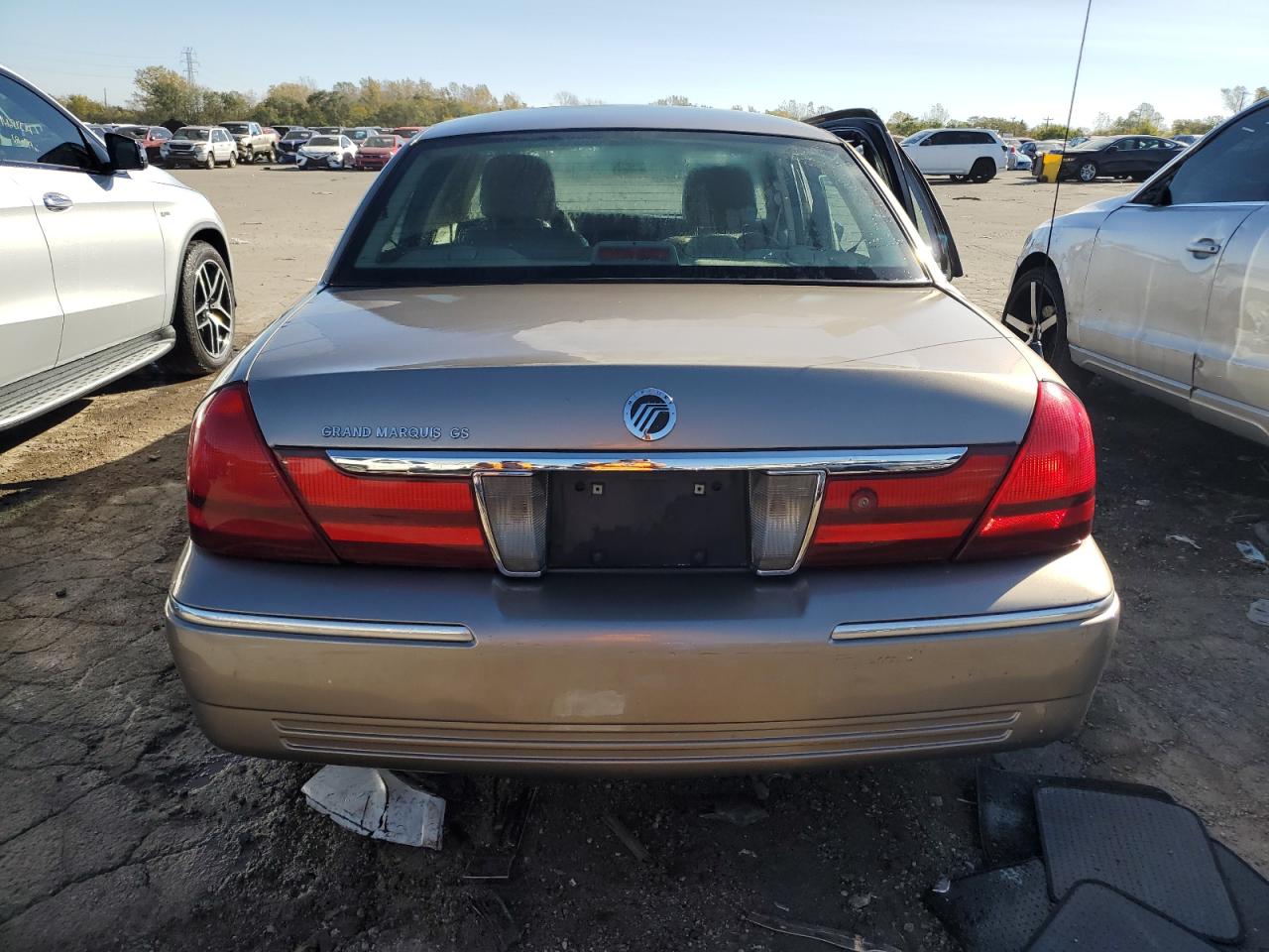 2005 Mercury Grand Marquis Gs VIN: 2MEFM74W55X672438 Lot: 76624674