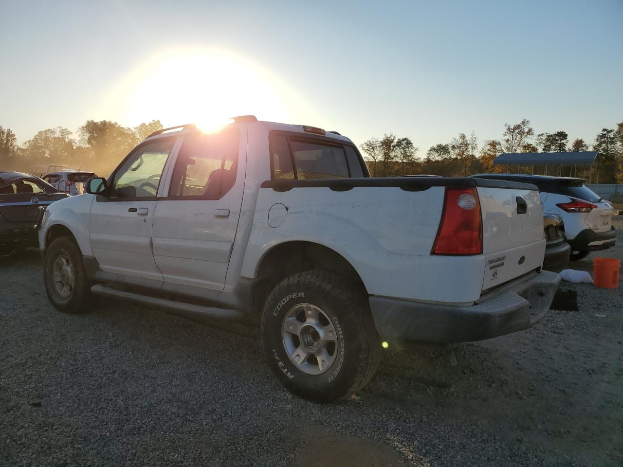 2004 Ford Explorer - Image 2