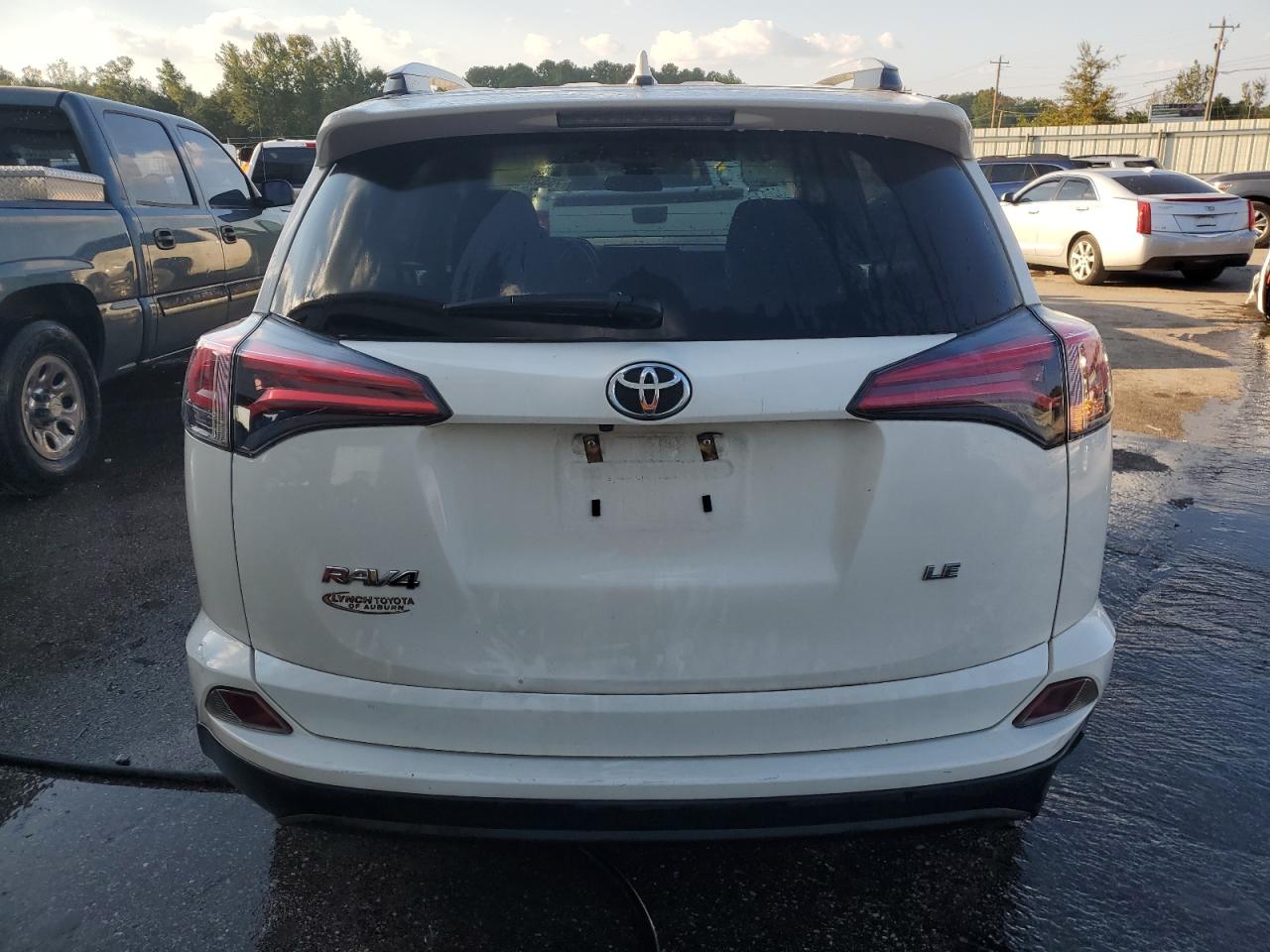 JTMZFREV3HJ704682 2017 Toyota Rav4 Le