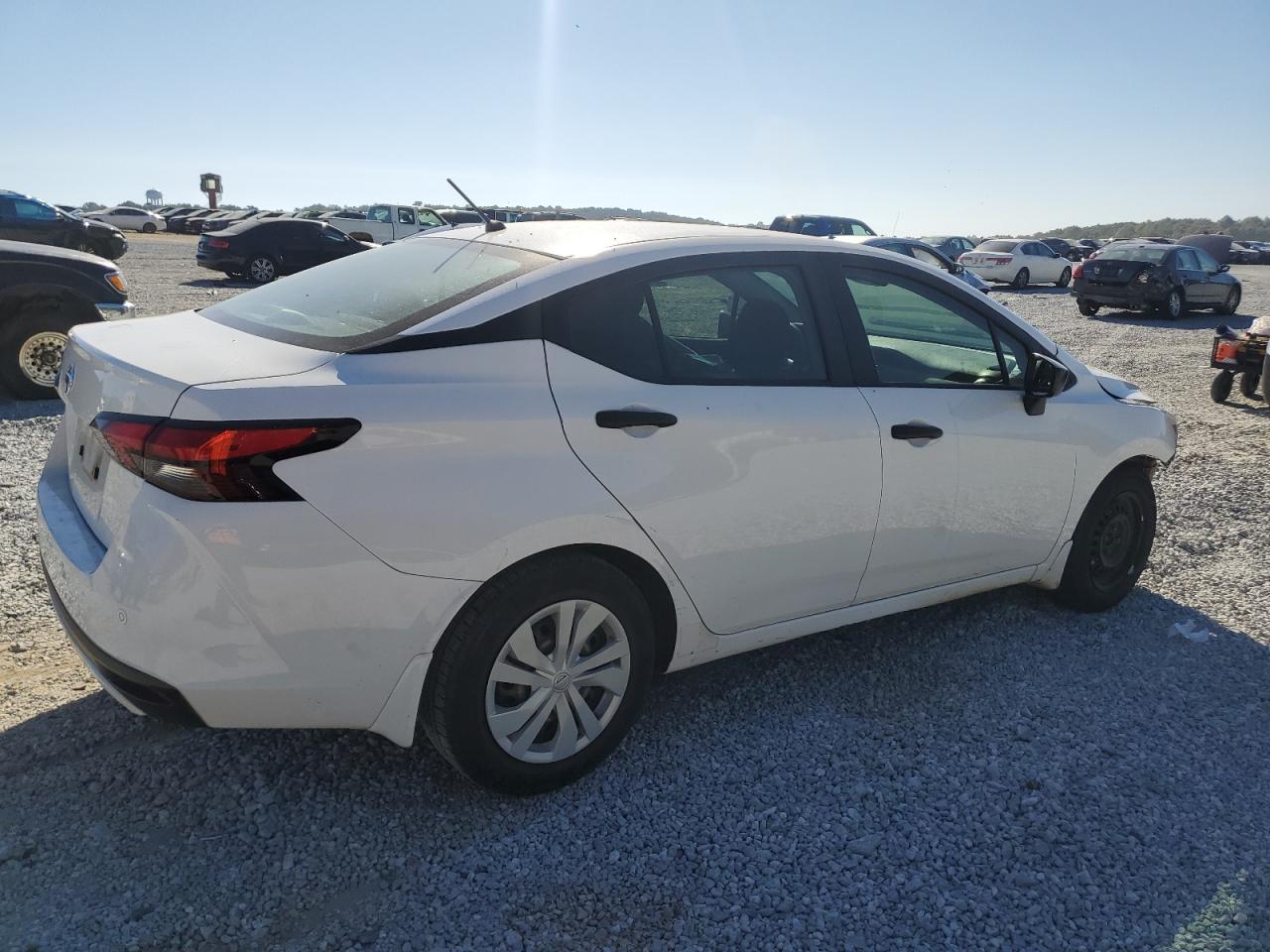 2021 Nissan Versa - Image 3
