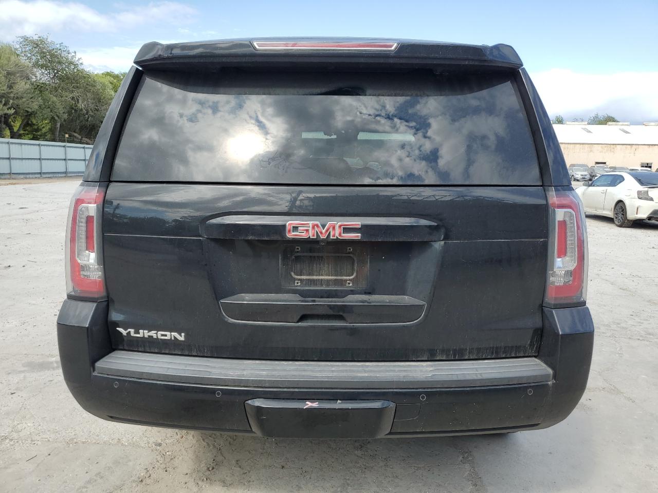 1GKS1BKC1JR303203 2018 GMC Yukon Slt