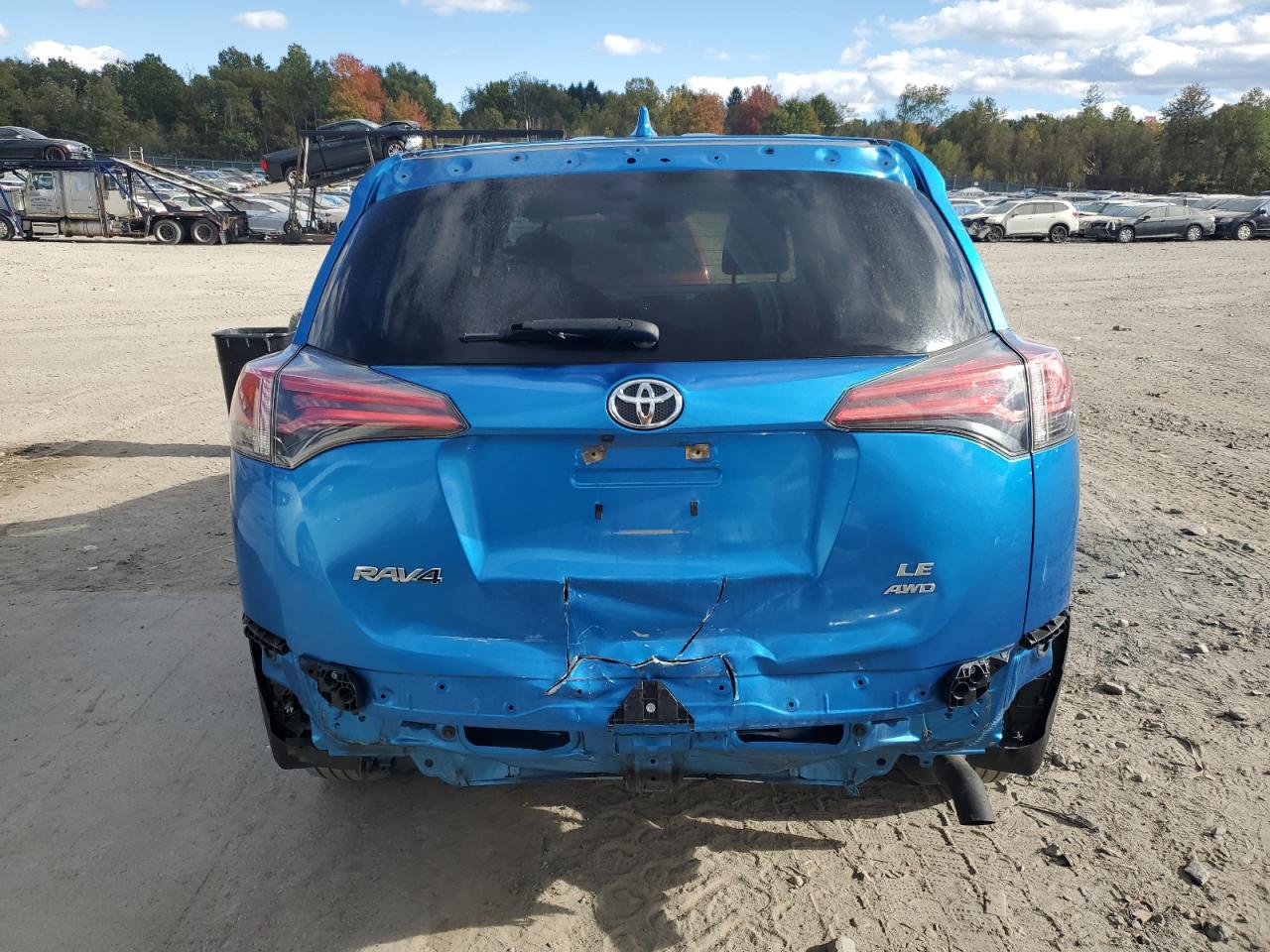 JTMBFREV7JJ236821 2018 Toyota Rav4 Le