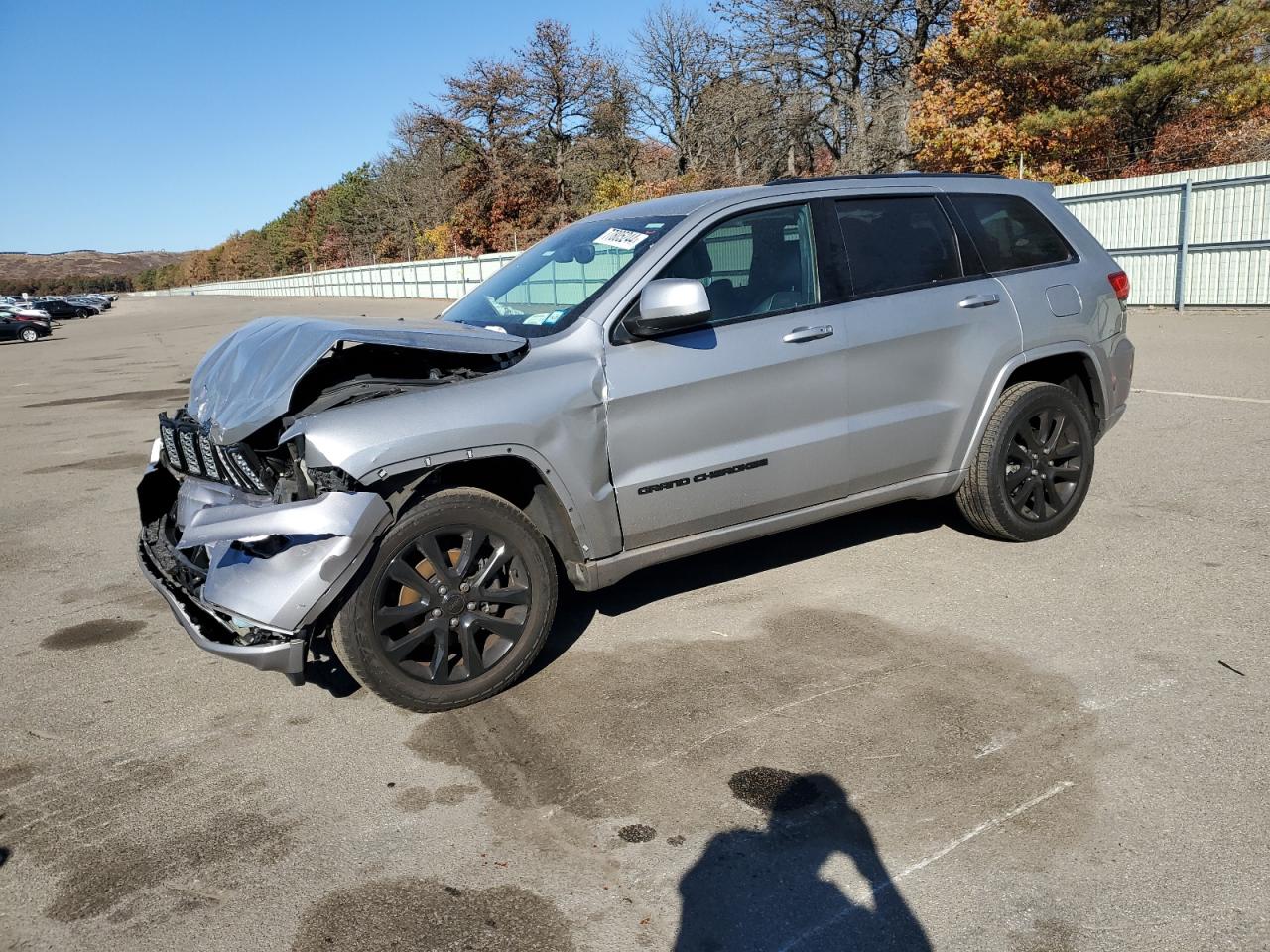 2017 Jeep Grand Cherokee - Image 1