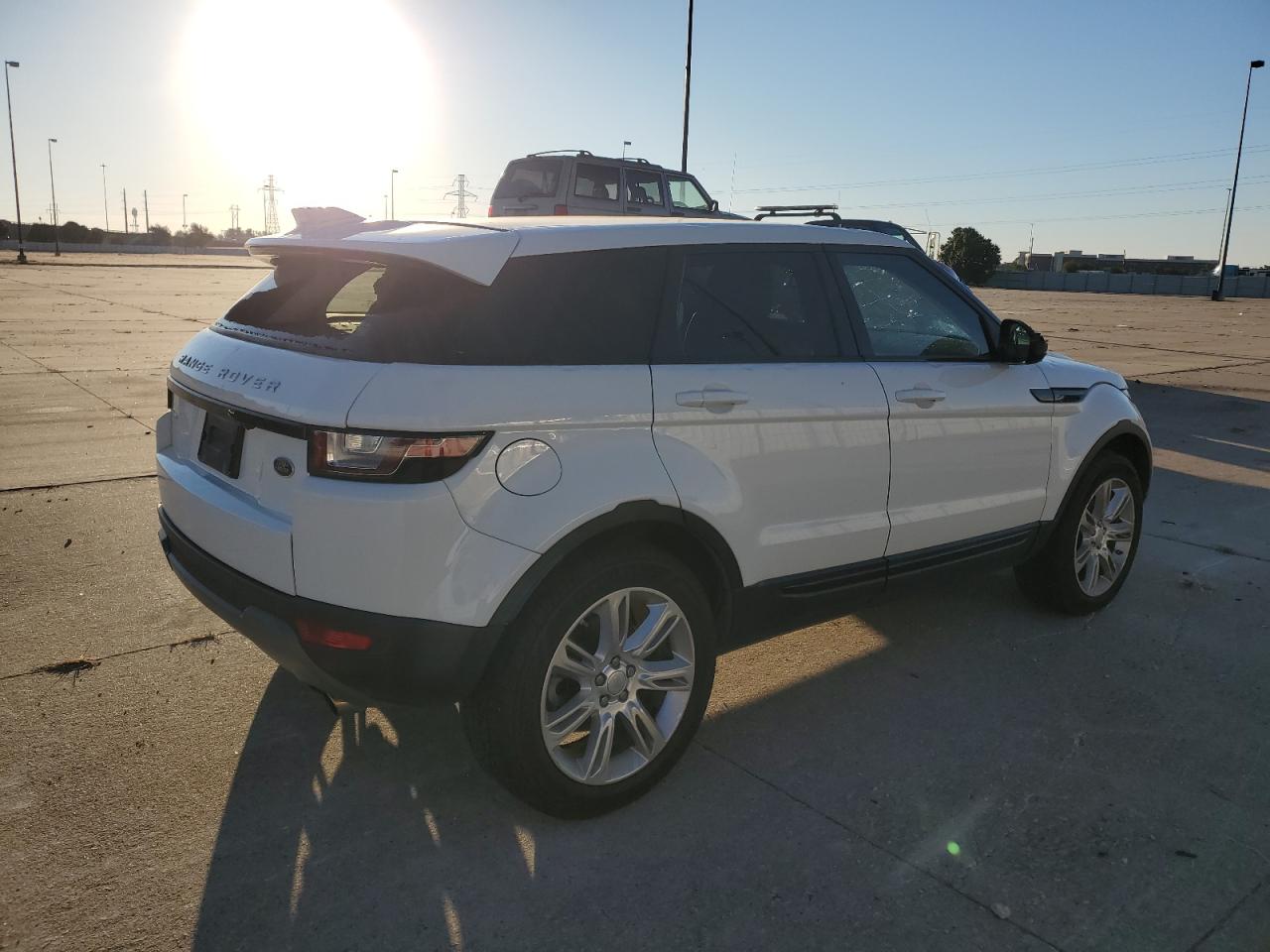 2016 Land Rover Range Rover - Image 3