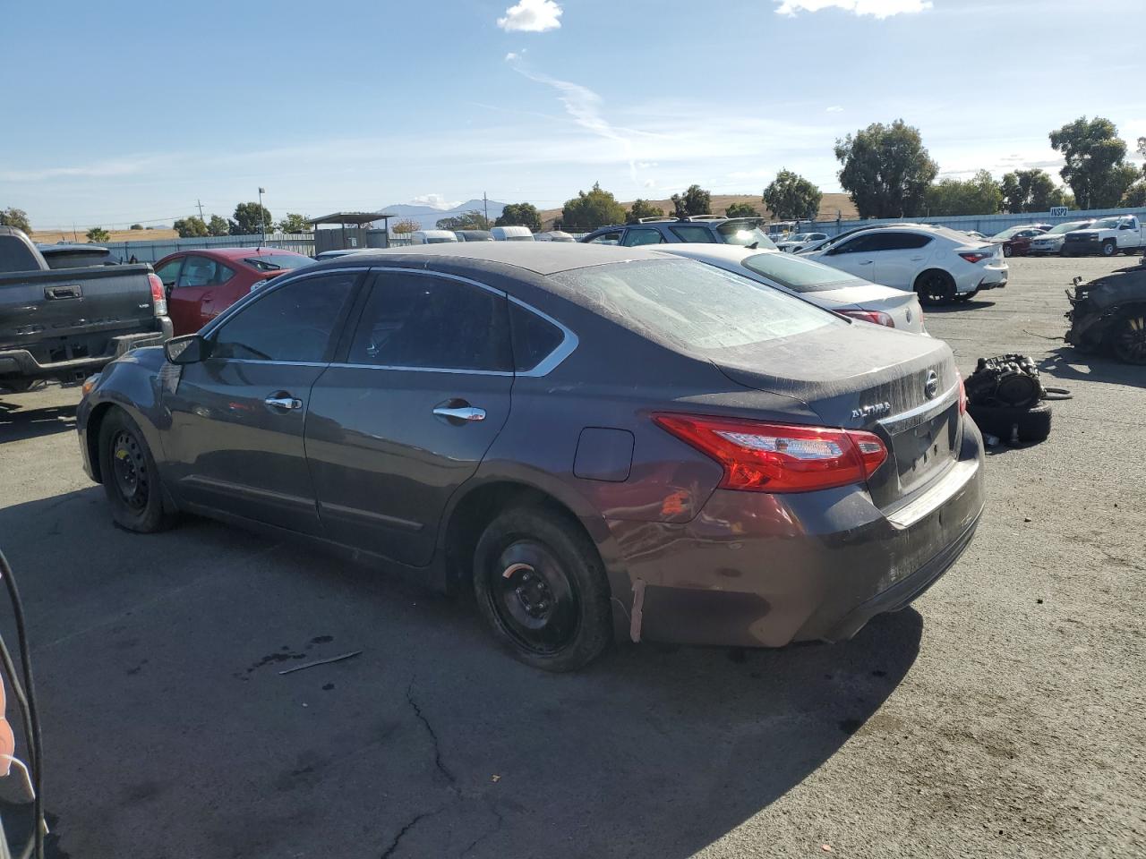 2017 Nissan Altima - Image 2