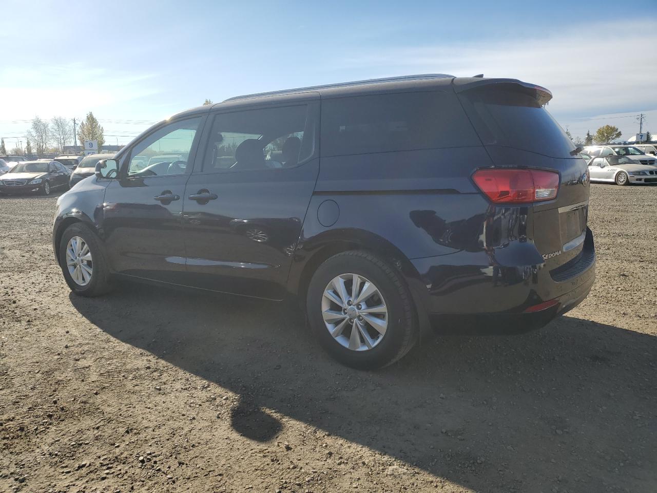 2018 Kia Sedona - Image 2