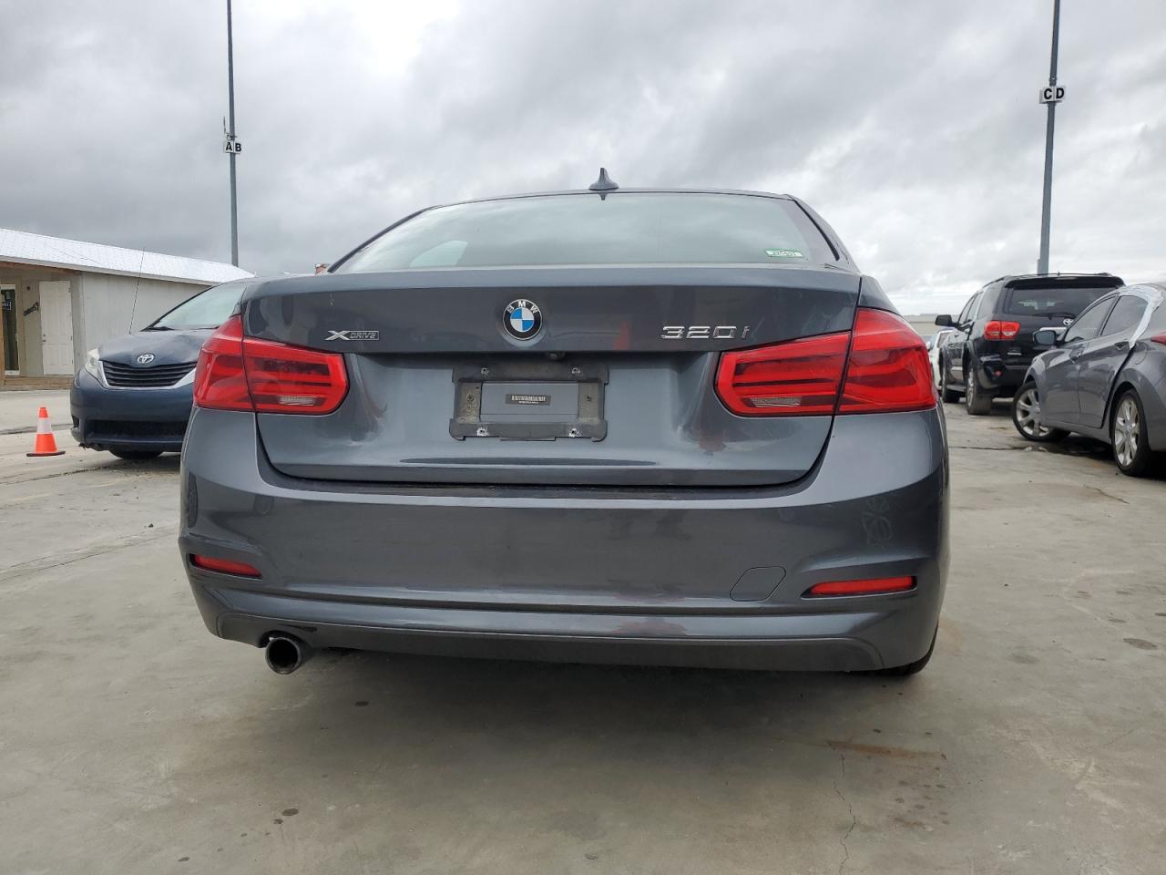 WBA8A3C55JA494552 2018 BMW 320 Xi