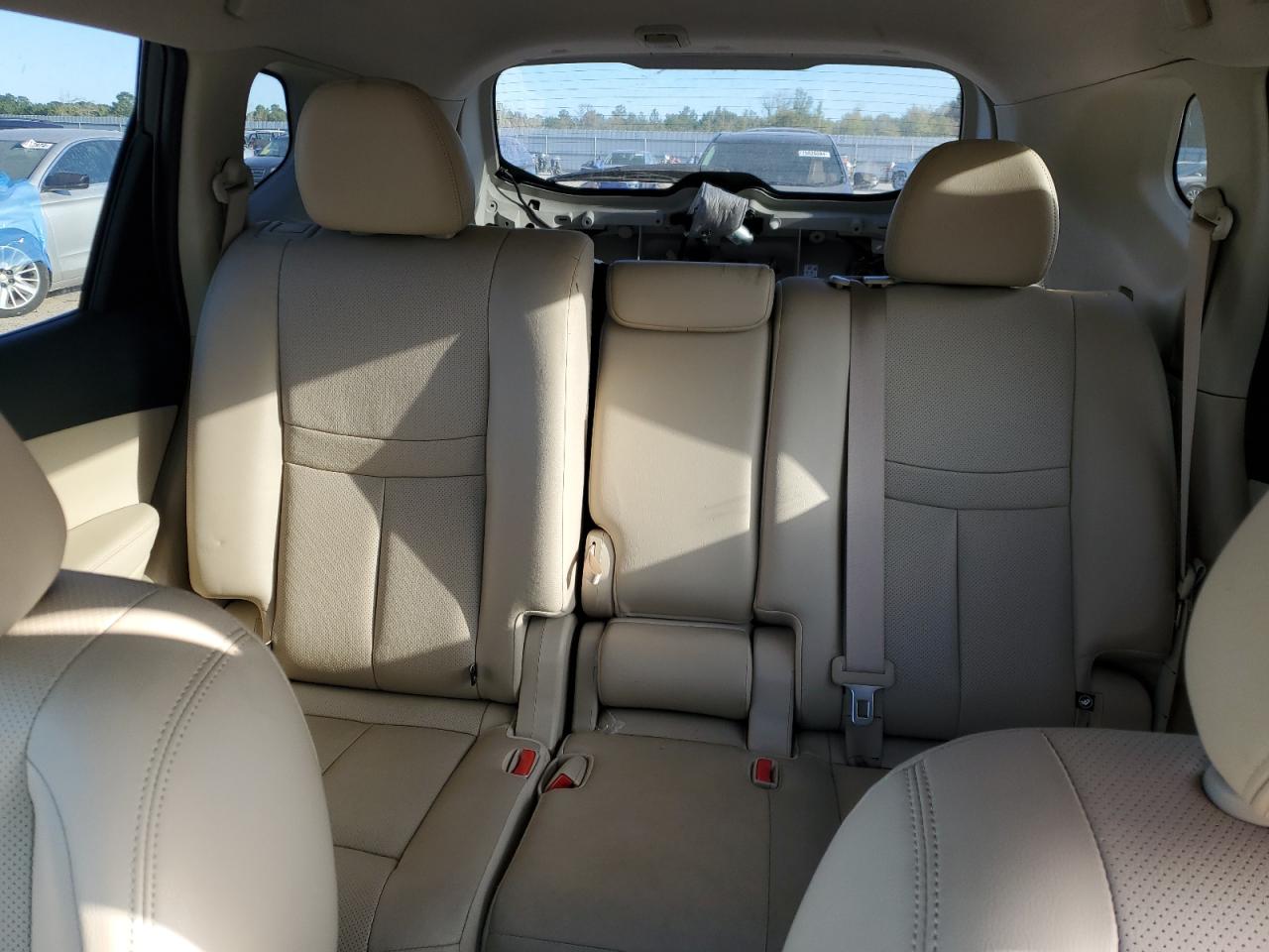 2016 Nissan Rogue - Image 10