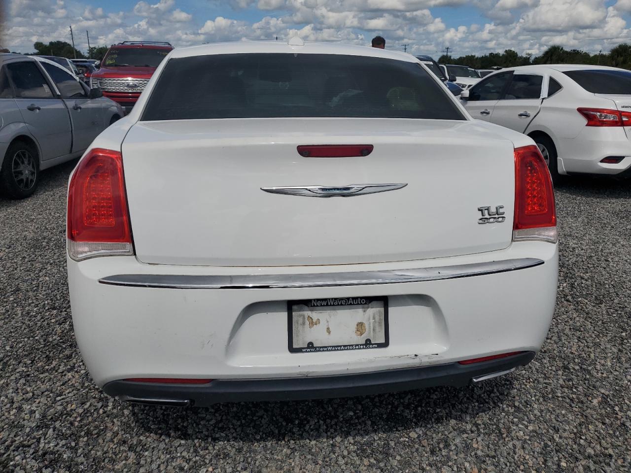 2015 Chrysler 300 Limited VIN: 2C3CCAAGXFH930132 Lot: 73727544