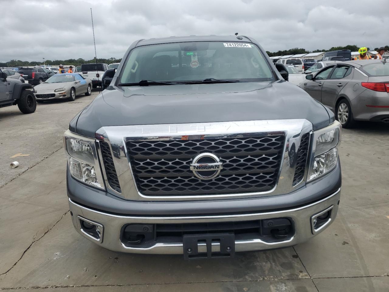 1N6AA1E65HN568969 2017 Nissan Titan Sv