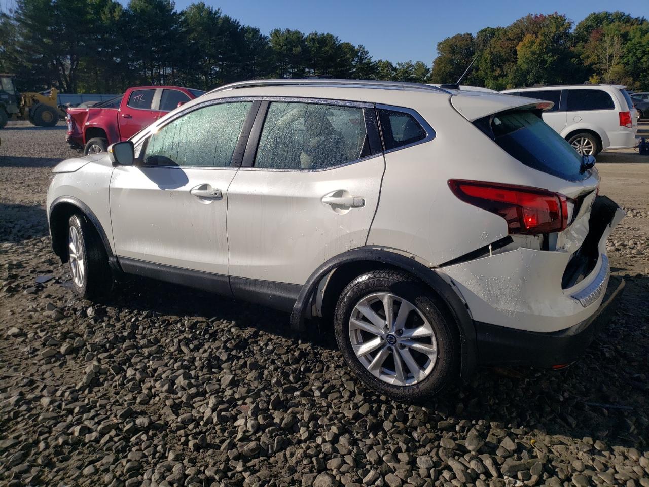 2019 Nissan Rogue - Image 2