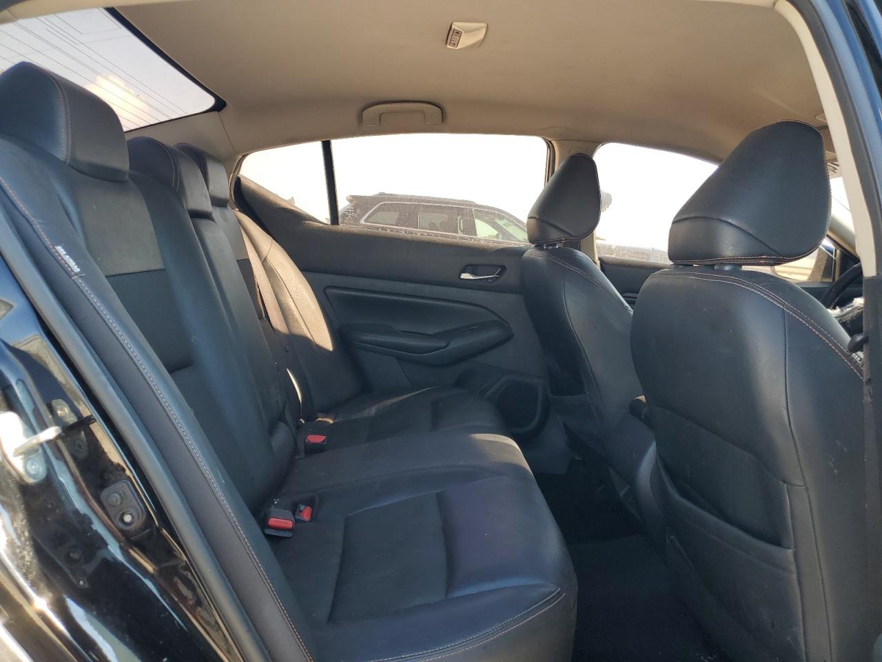2020 Nissan Altima - Image 10
