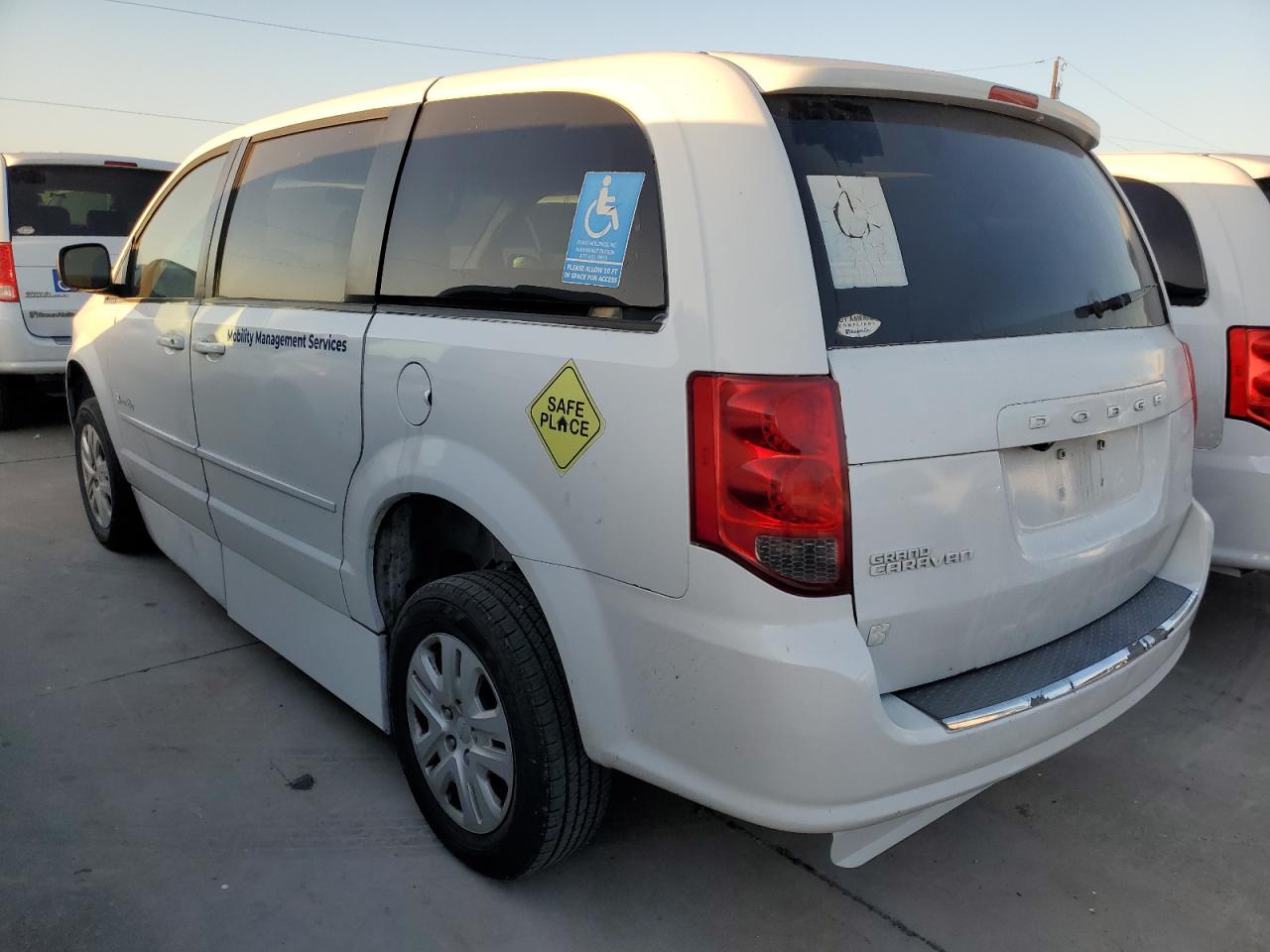 2017 Dodge Caravan - Image 2