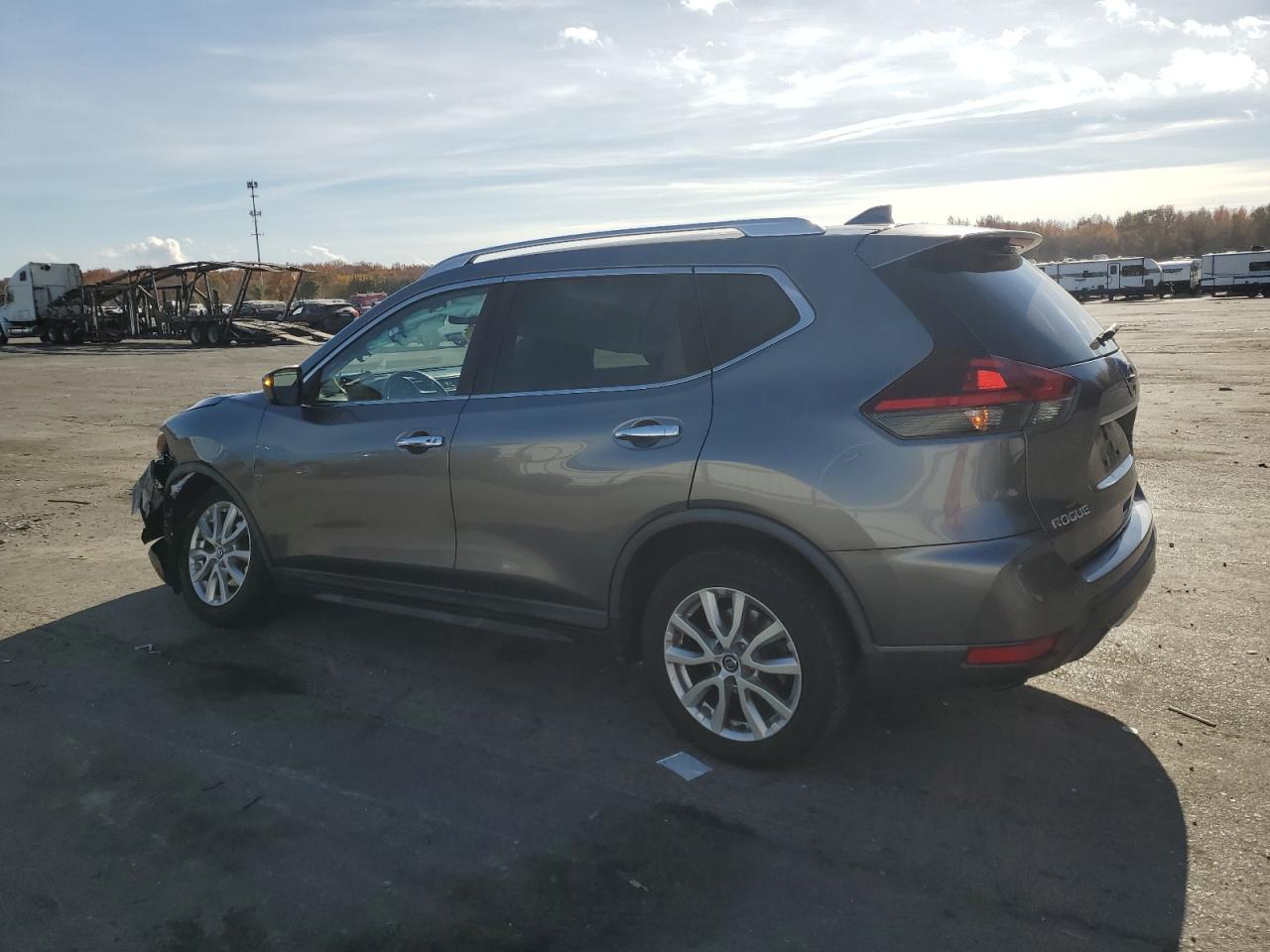 2018 Nissan Rogue - Image 2