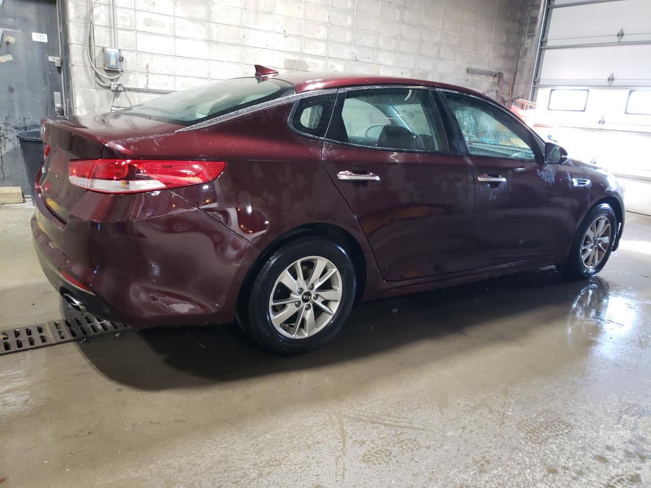 5XXGT4L35HG155463 2017 Kia Optima Lx