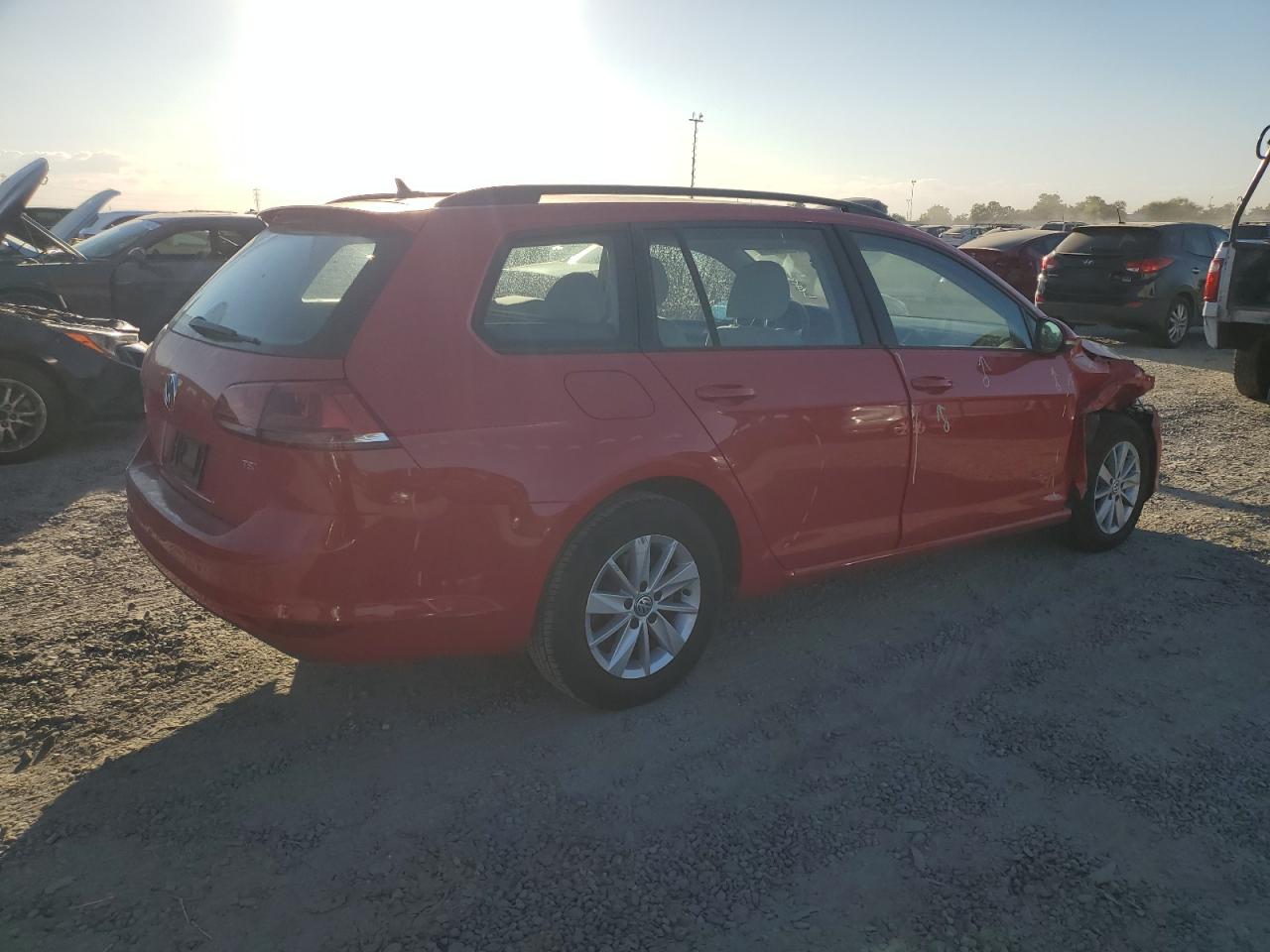 2016 Volkswagen Golf - Image 3