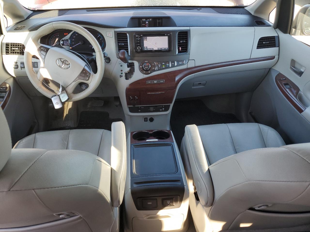 2013 Toyota Sienna - Image 8