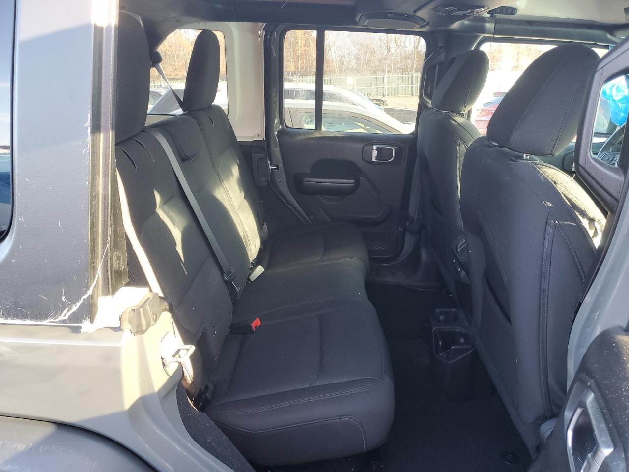 2018 Jeep Wrangler - Image 11