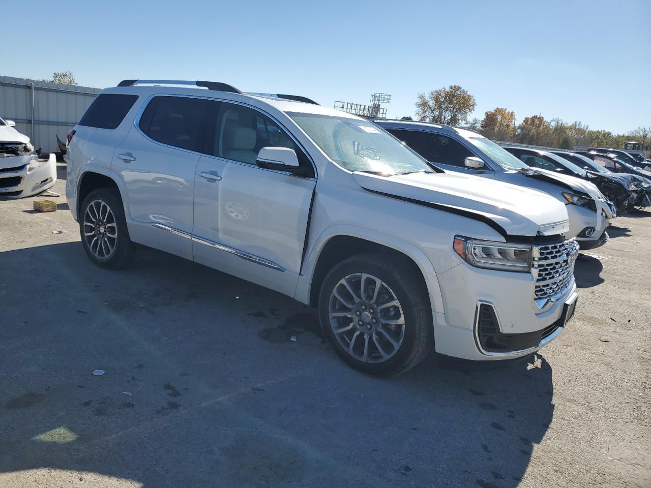 2022 GMC Acadia - Image 4