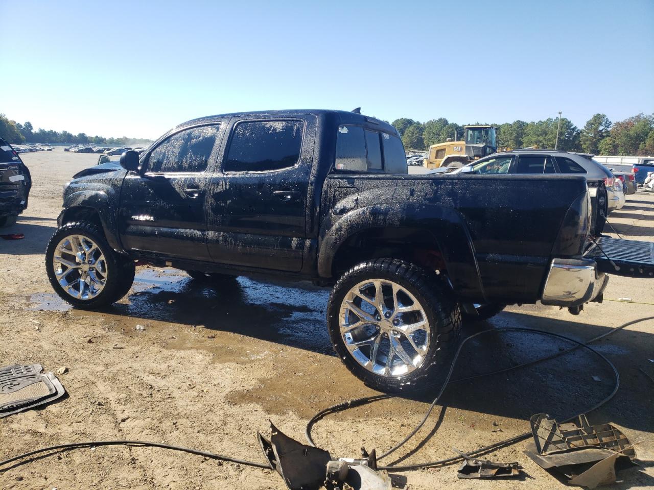 2015 Toyota Tacoma - Image 2