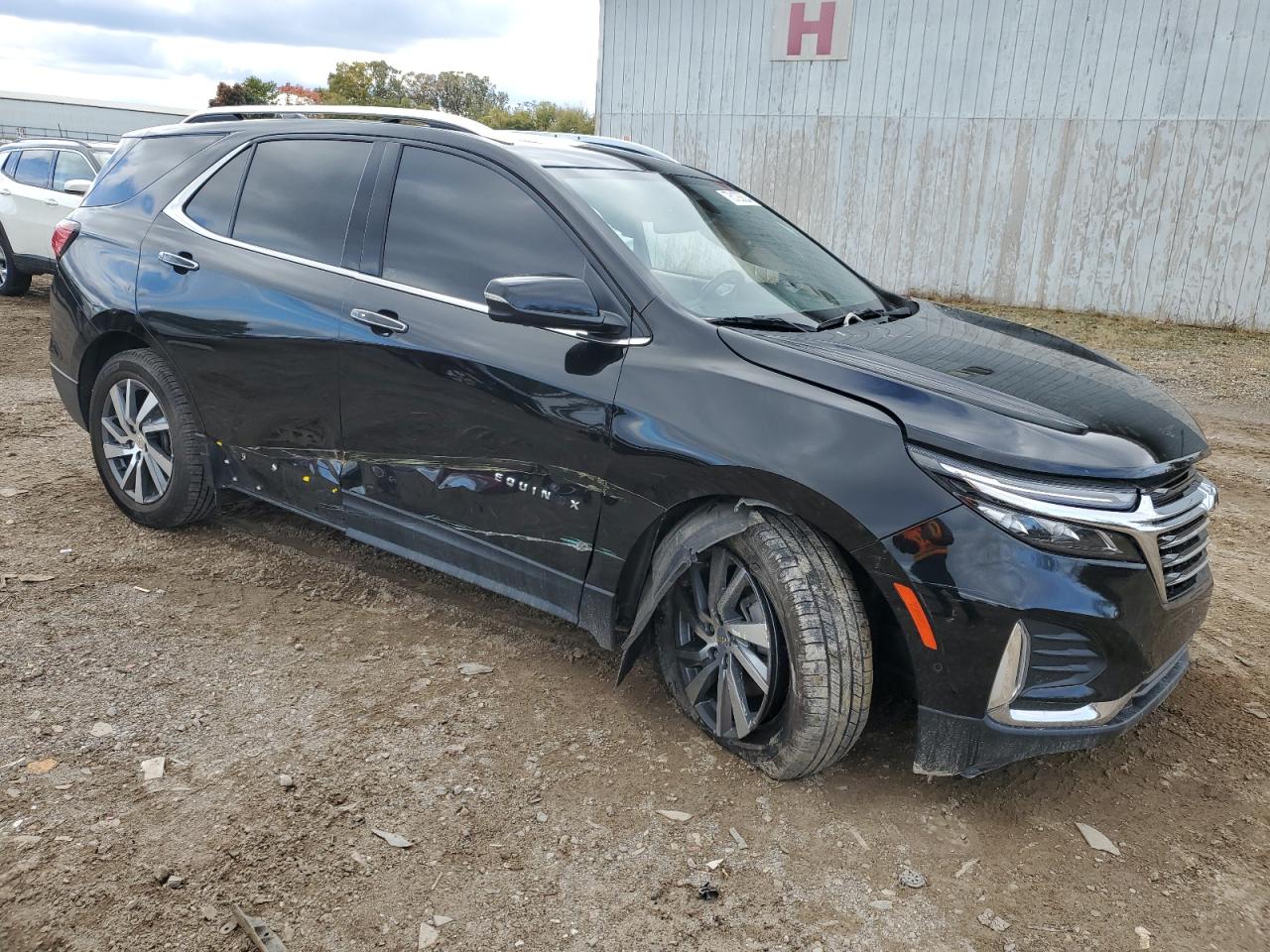2022 Chevrolet Equinox - Image 4