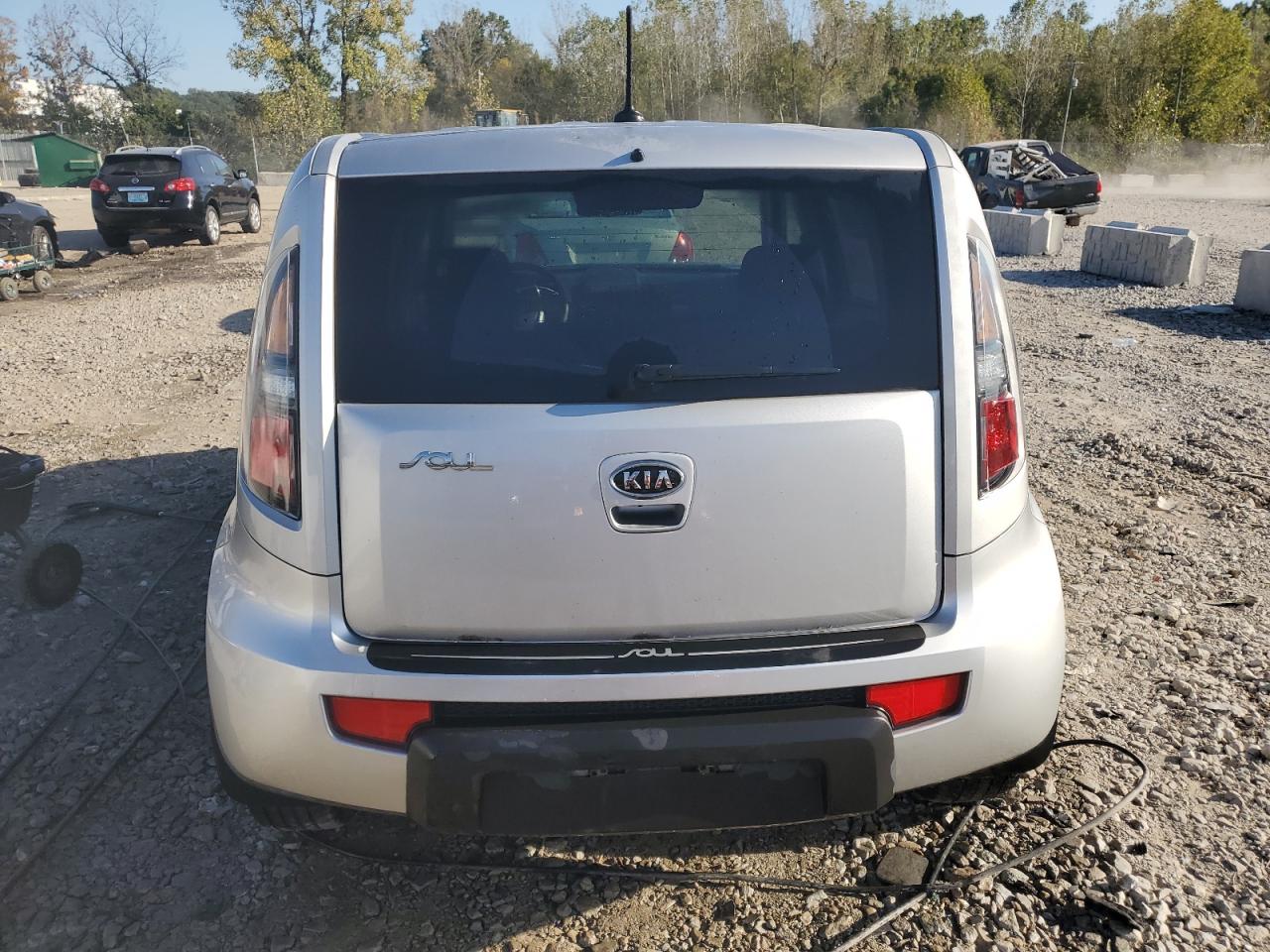 2011 Kia Soul + VIN: KNDJT2A20B7718410 Lot: 75565794