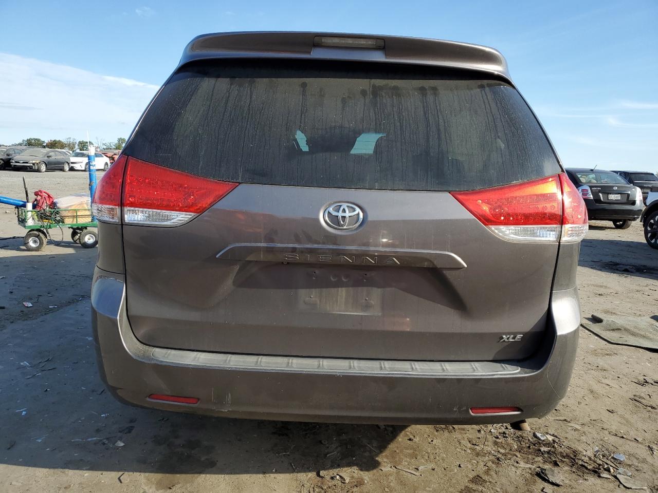 2012 Toyota Sienna Xle VIN: 5TDYK3DC0CS223093 Lot: 75954194