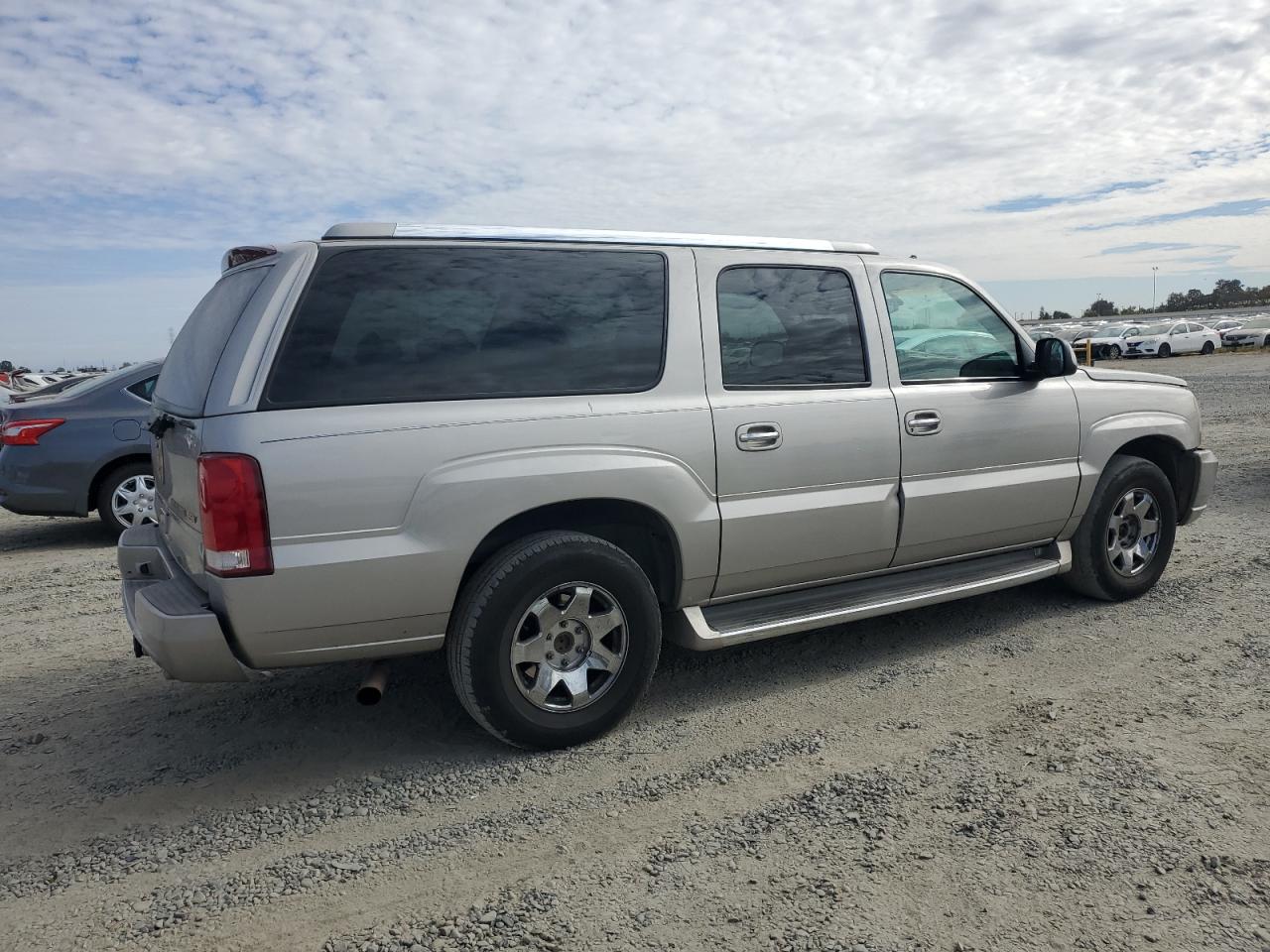 2003 Cadillac Escalade - Image 3