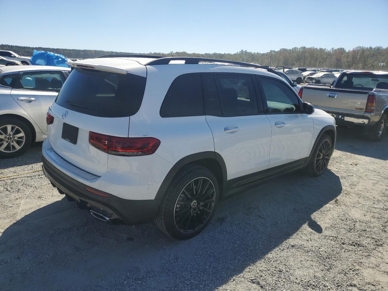 2023 Mercedes-Benz GLB - Image 3
