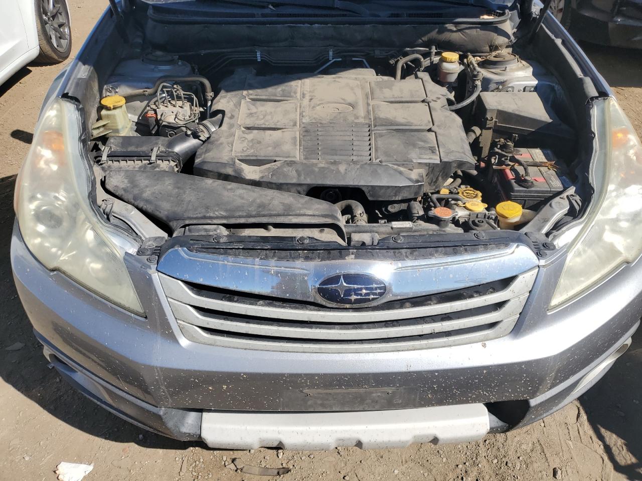 2011 Subaru Outback - Image 12