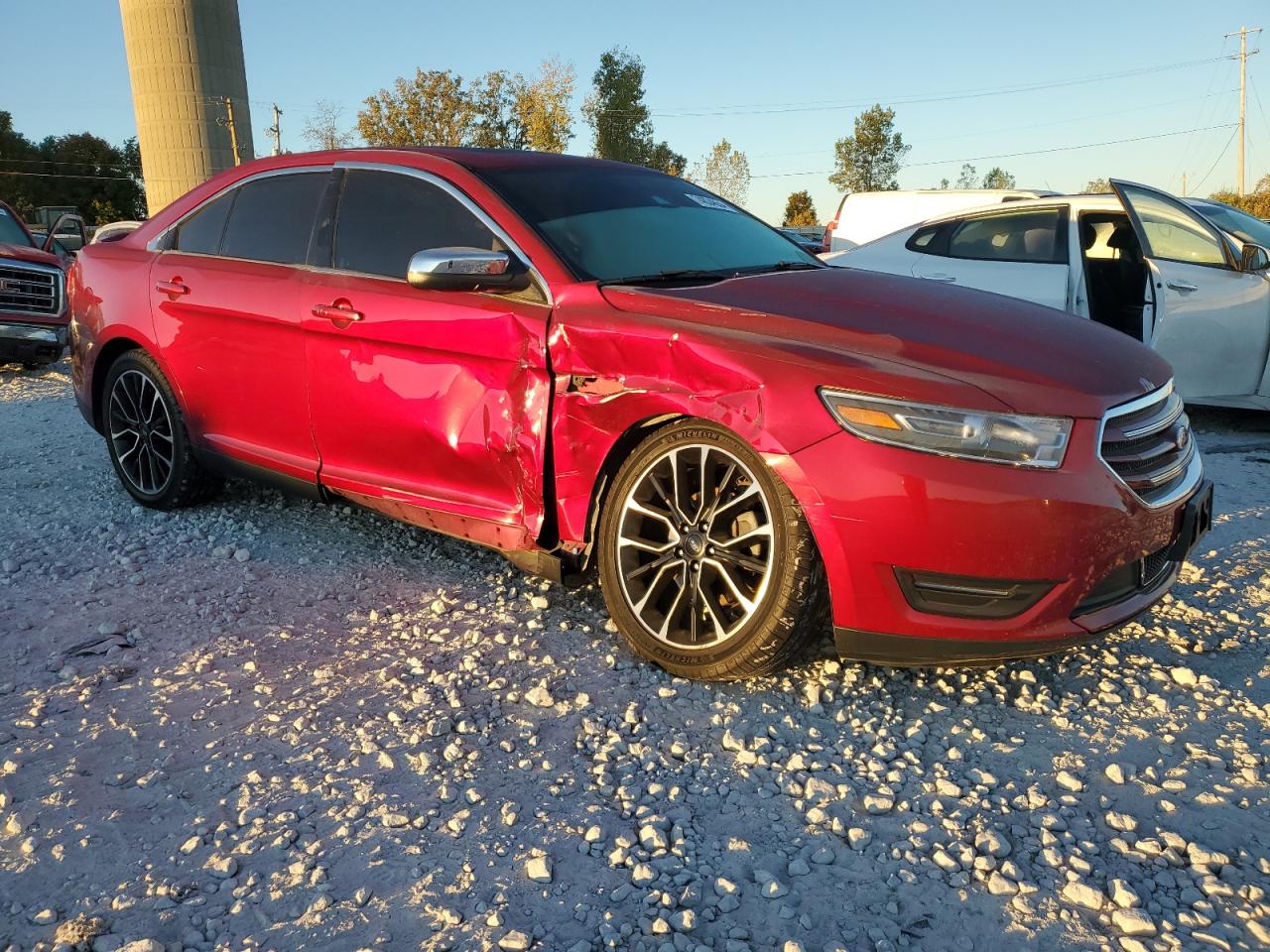 VIN 1FAHP2J89KG119499 2019 FORD TAURUS no.4