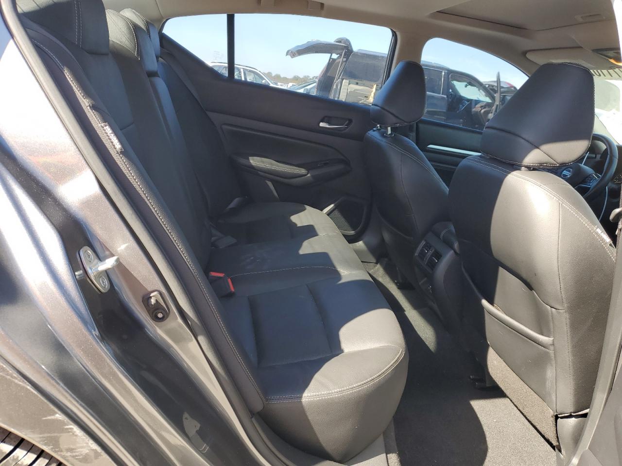 2020 Nissan Altima - Image 10