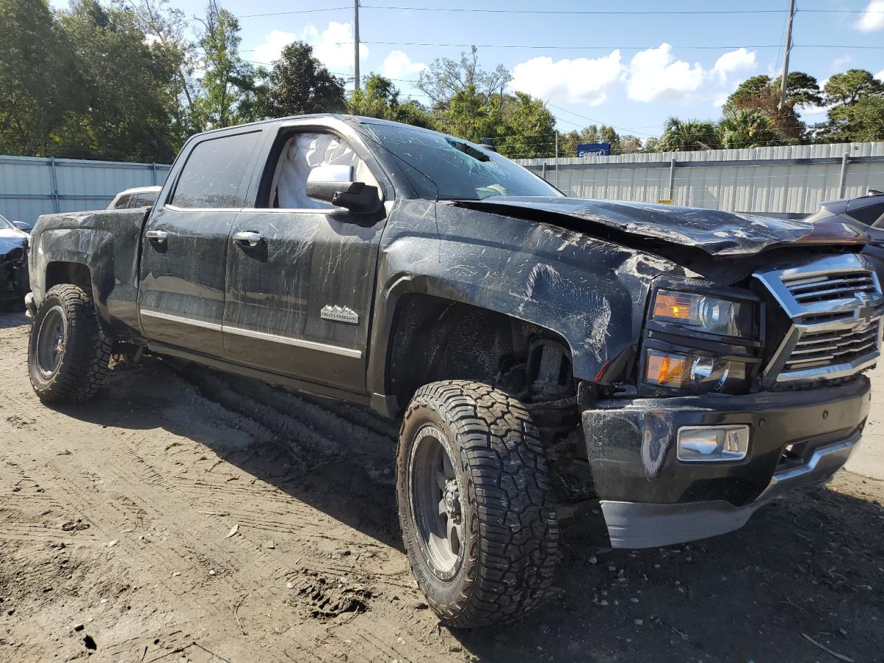 2015 Chevrolet Silverado - Image 4