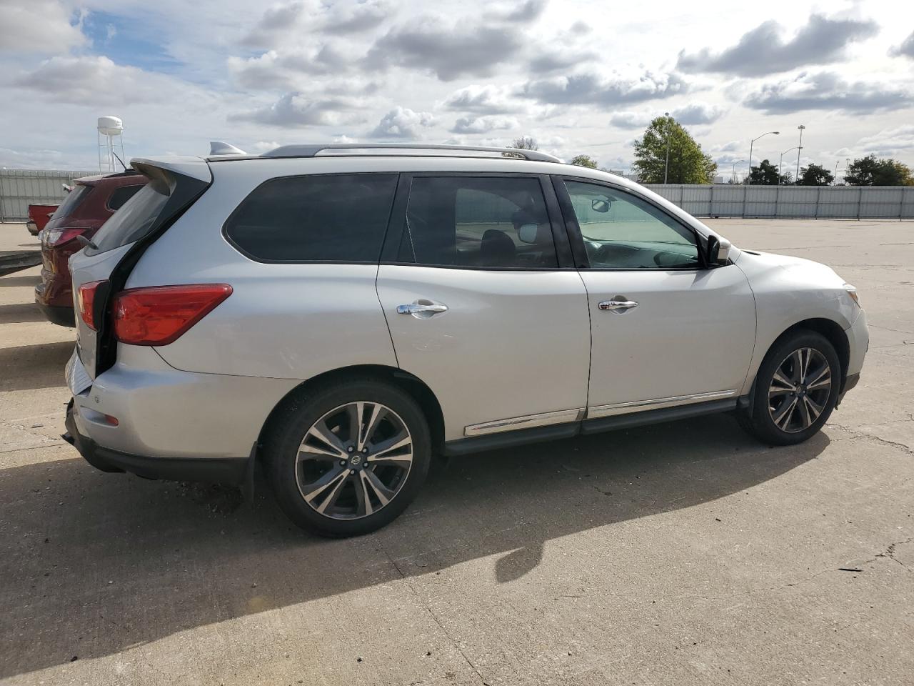 2019 Nissan Pathfinder - Image 3