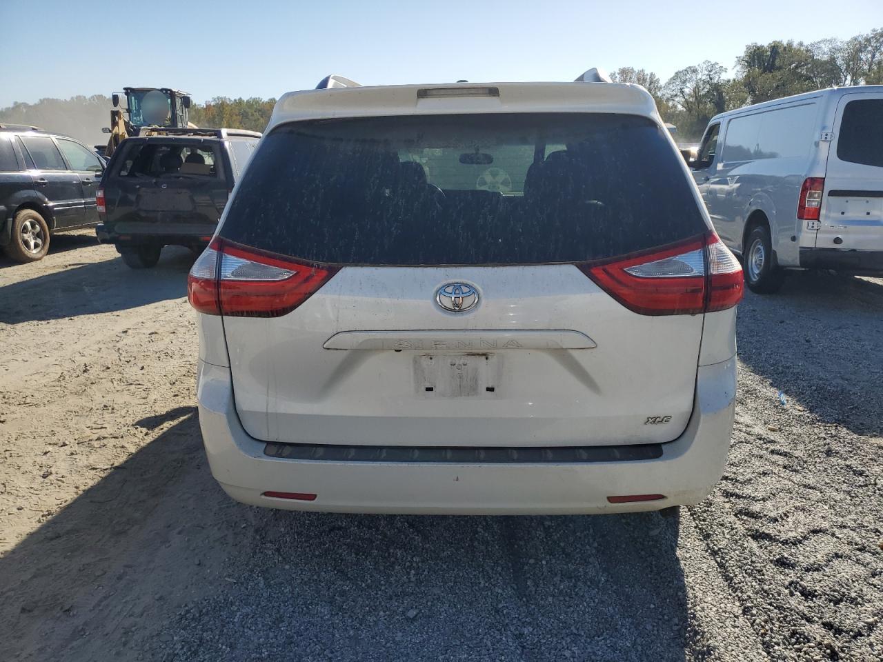 2015 Toyota Sienna Xle VIN: 5TDYK3DC3FS530021 Lot: 74564844