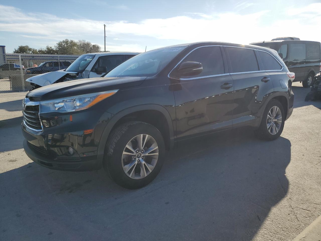 2016 Toyota Highlander - Image 1