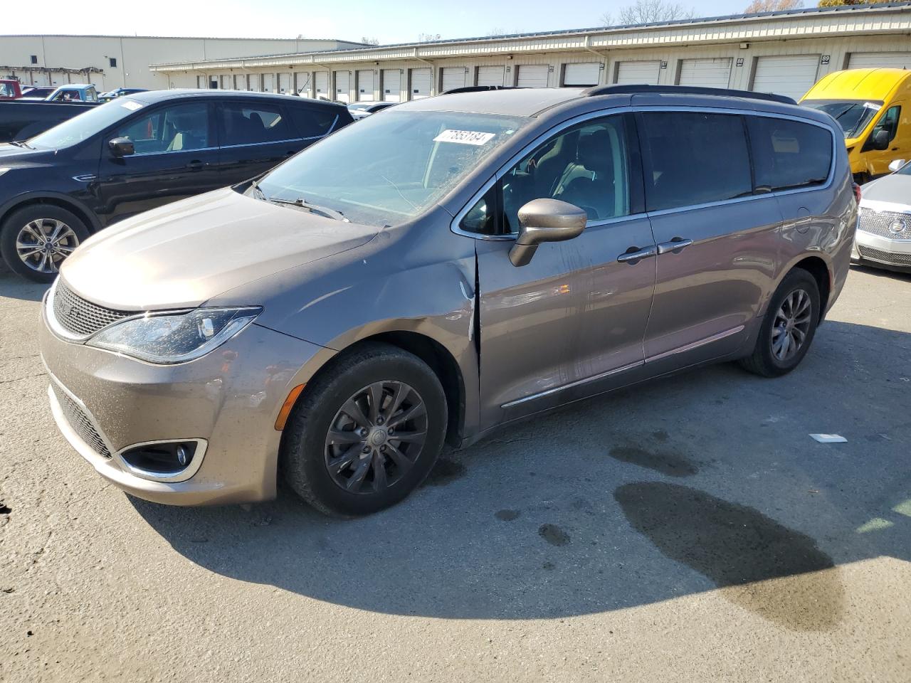 2017 Chrysler Pacifica - Image 1