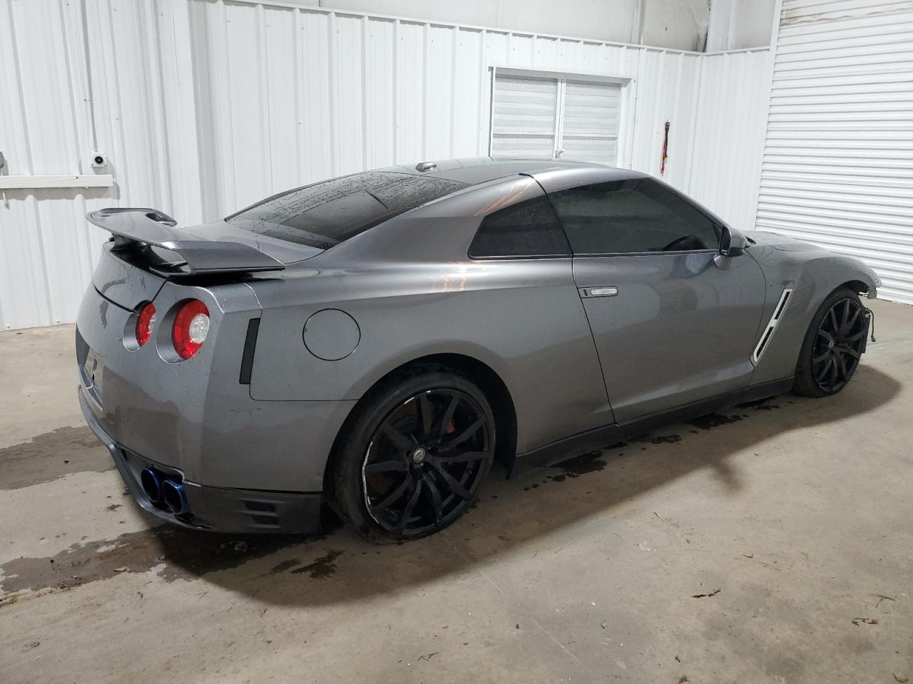 2016 Nissan GT-R - Image 3