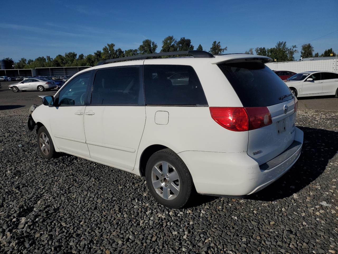 2008 Toyota Sienna - Image 2