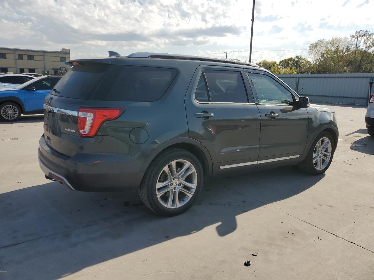 2016 Ford Explorer - Image 3