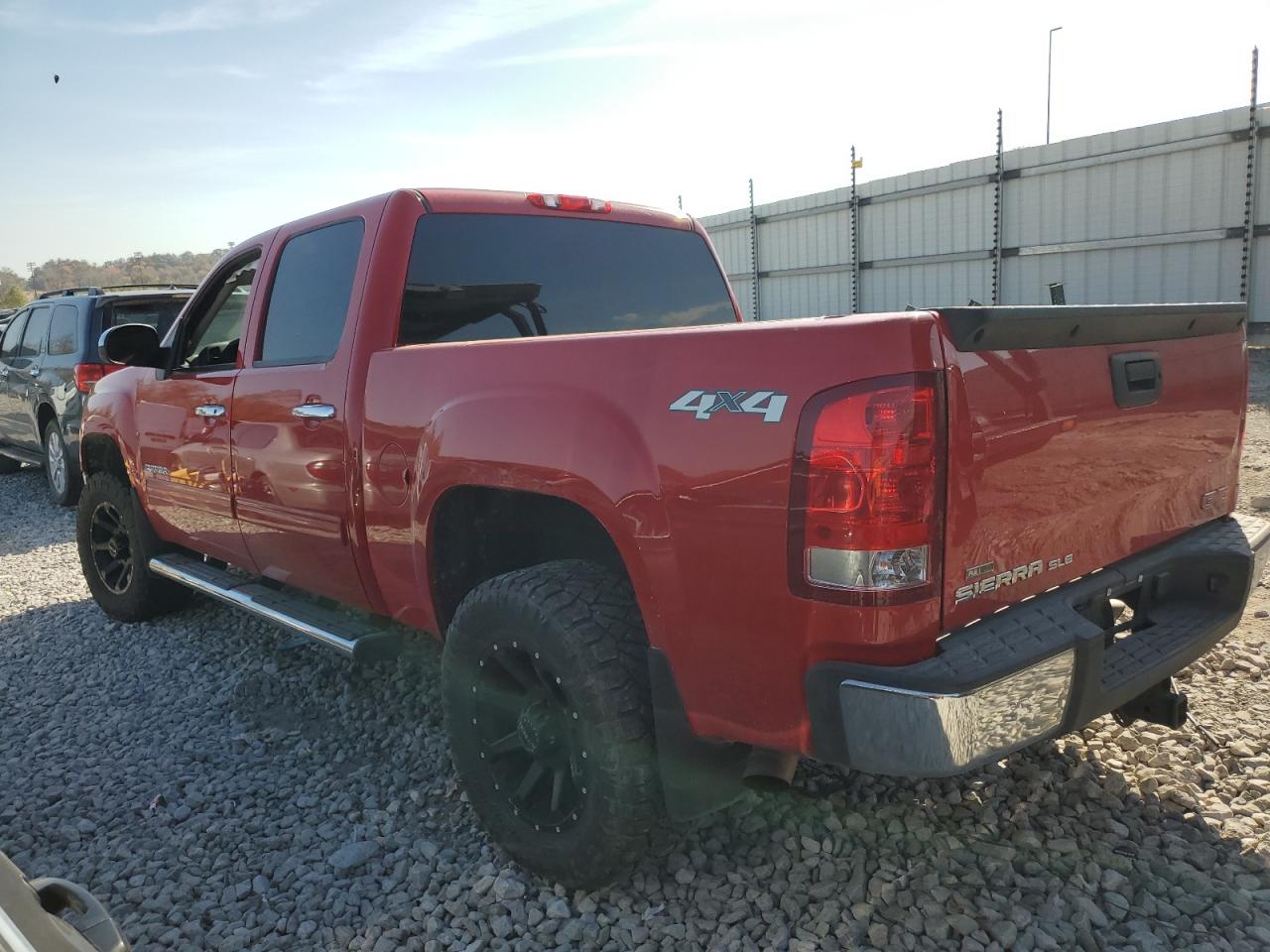 2011 GMC Sierra - Image 2