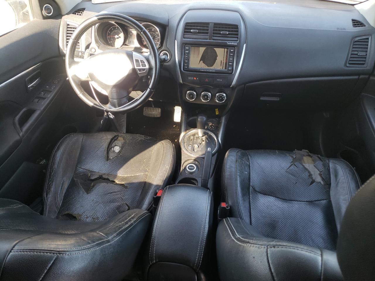 2013 Mitsubishi Outlander - Image 8