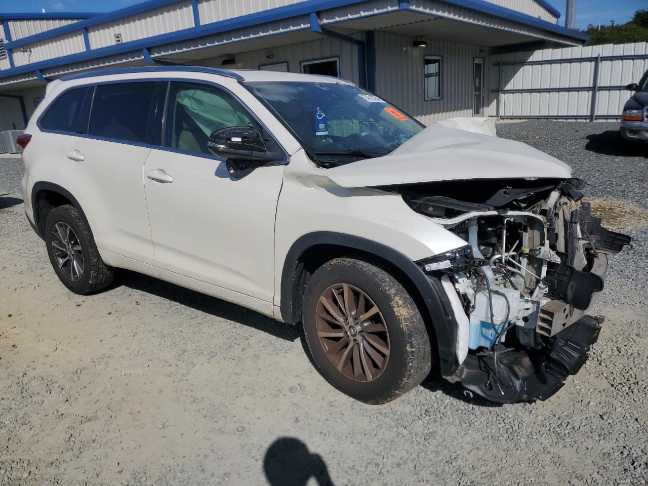 5TDKZRFH1JS538754 2018 Toyota Highlander Se