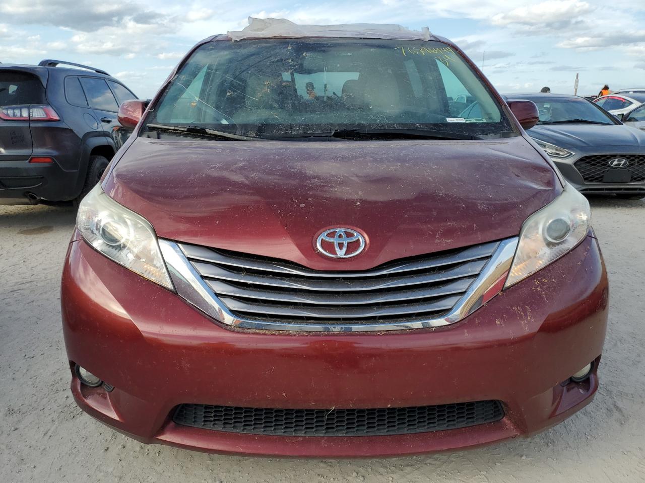 2017 Toyota Sienna - Image 5