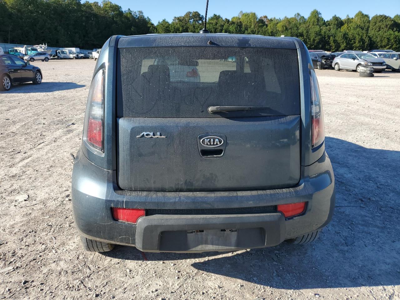 2011 Kia Soul + VIN: KNDJT2A27B7212377 Lot: 75212674