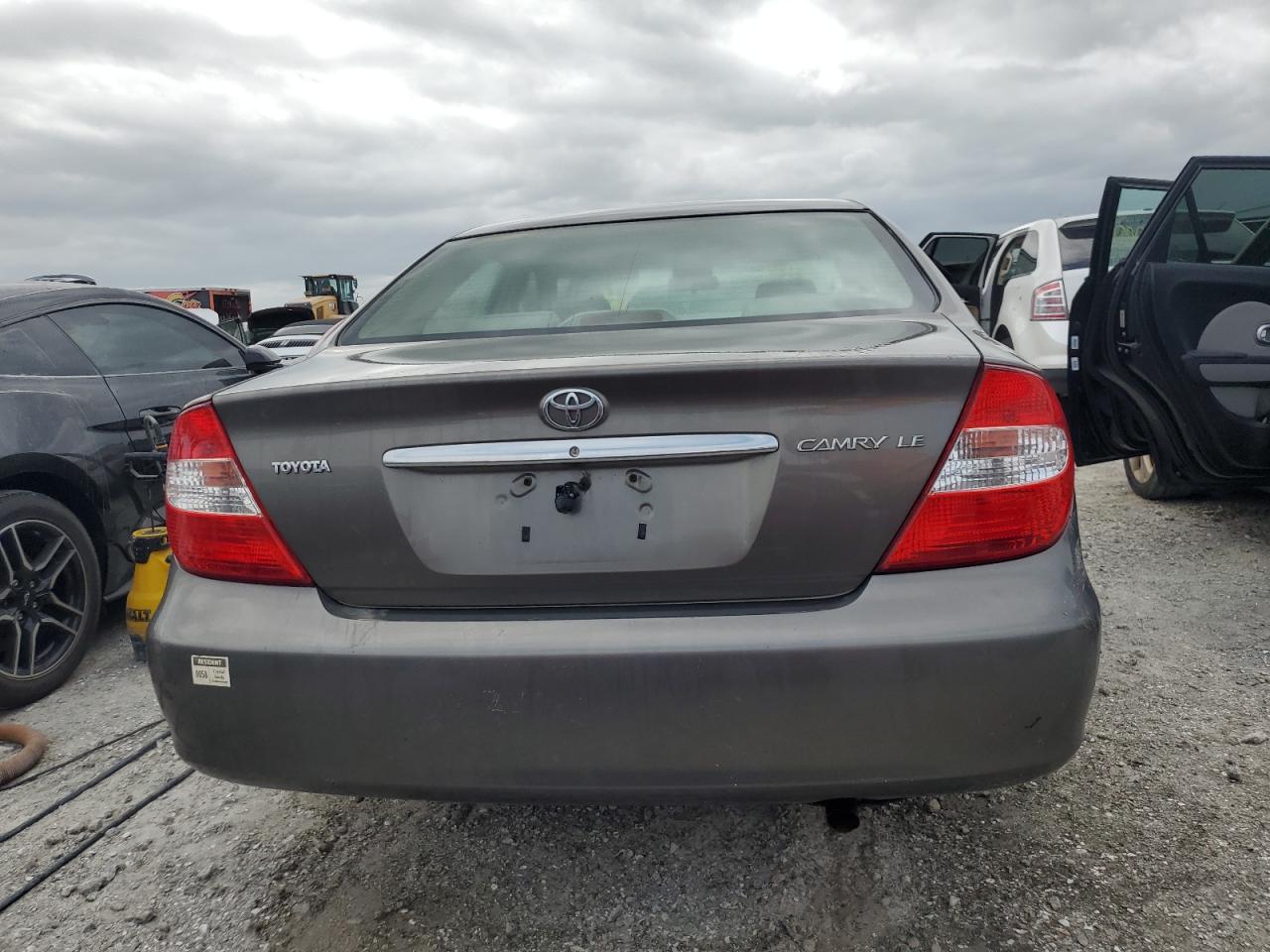 2002 Toyota Camry Le VIN: 4T1BE32K52U628279 Lot: 75241044