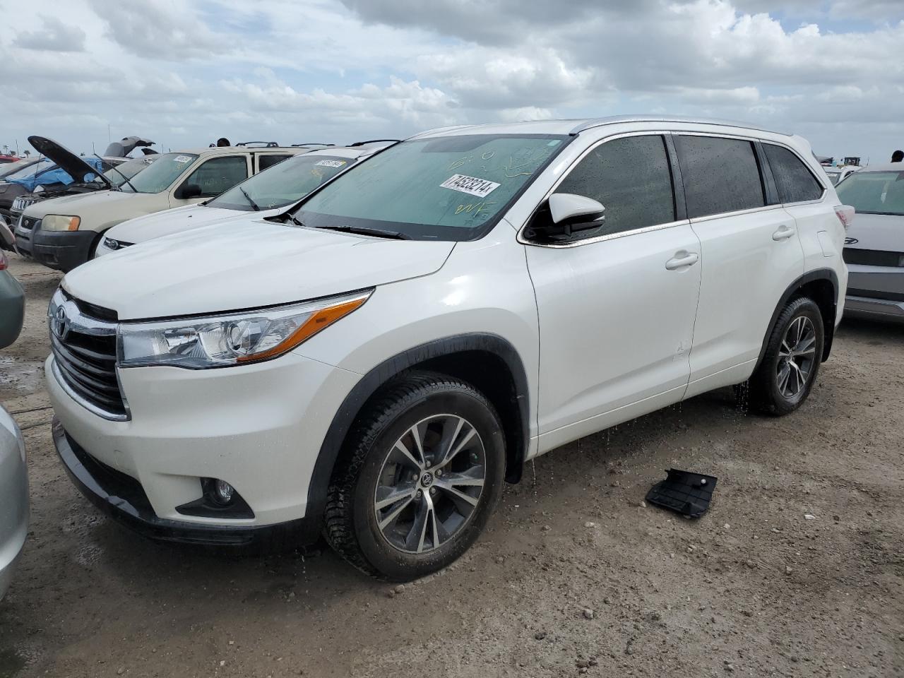 2016 TOYOTA HIGHLANDER