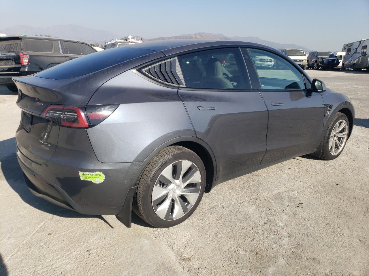 VIN 7SAYGDEE7NF544744 2022 TESLA MODEL Y no.3