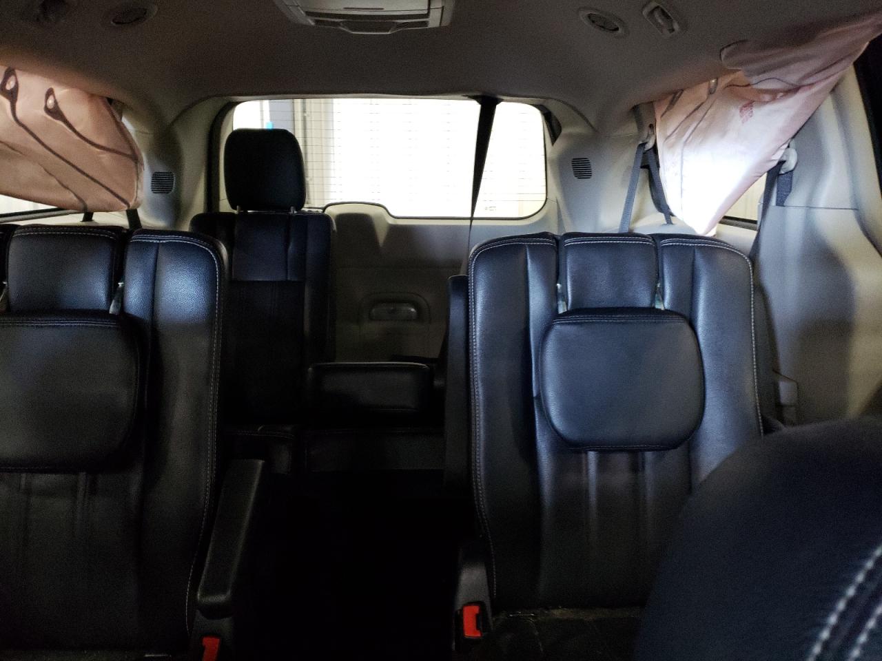 2014 Chrysler Town & Country - Image 10