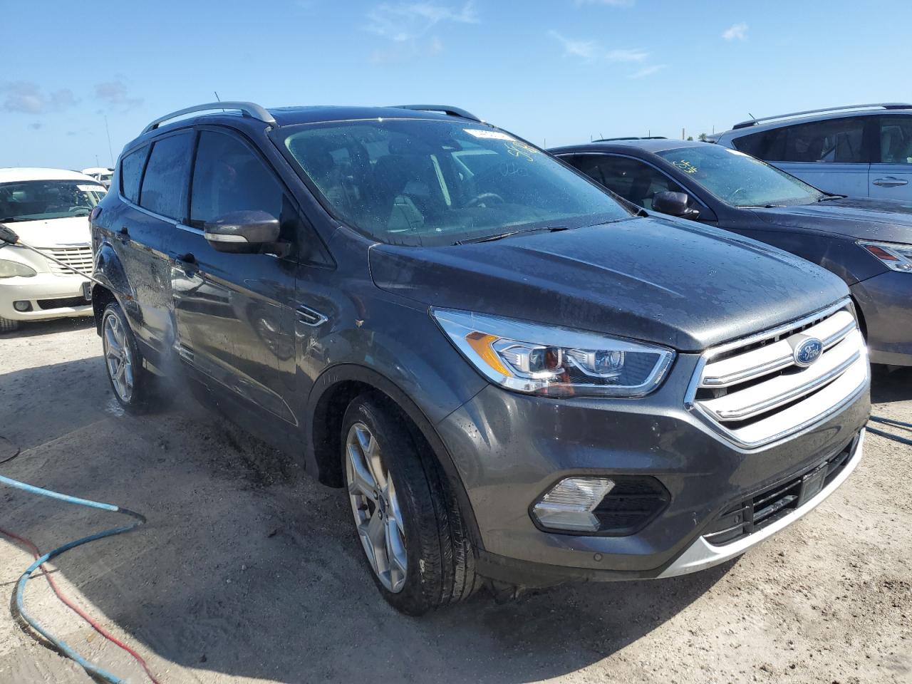 1FMCU0J95KUB95132 2019 Ford Escape Titanium